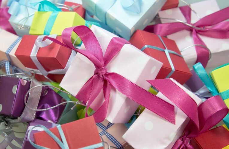 Know How to Choose the Gifts for Corporate Purposes